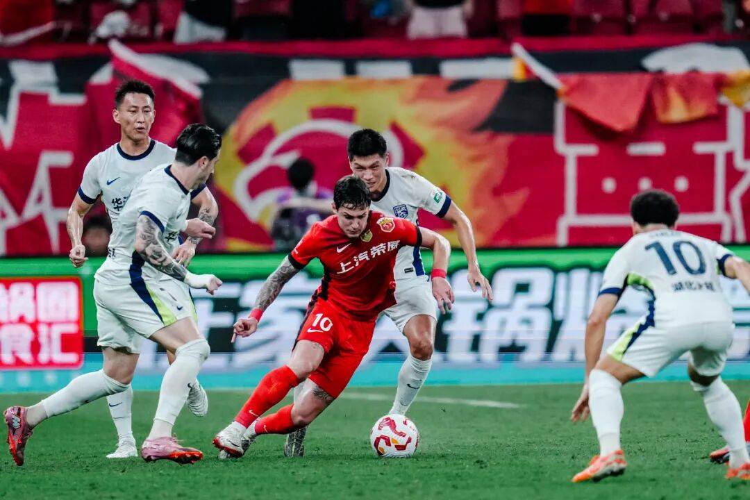 新奥尔良鹈鹕训练开放日，赛后远射贴柱引欢呼，中超在即，球队文化再被提及(迫水队长去了光之国)