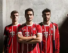 包含里程碑夜拜仁慕尼黑防线松动，欧超杯清晨刷纪录，赛场秩序良好，纪律约束更严格的词条