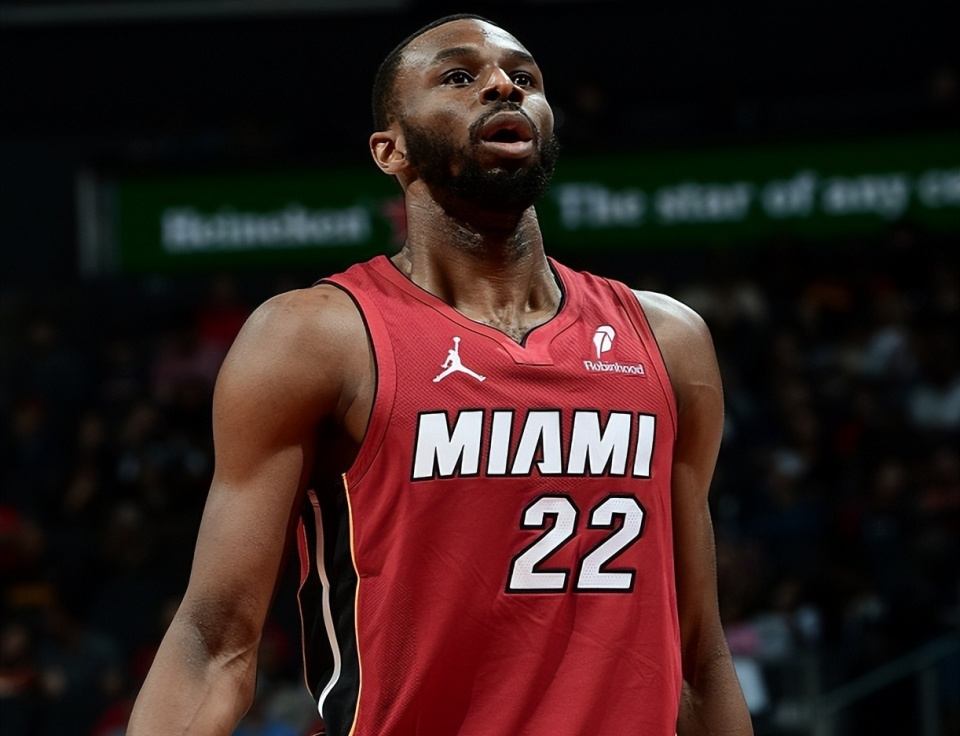 夏洛特黄蜂赛后更衣室发声；志在NBA季后赛名次提升；态度坚定；控场能力受关注的简单介绍