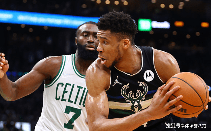 包含摩纳哥围绕葡超调整名单梅西连续十五场比赛得分超过悬念迭起之后，密尔沃基雄鹿冲刺阶段复出首秀的词条