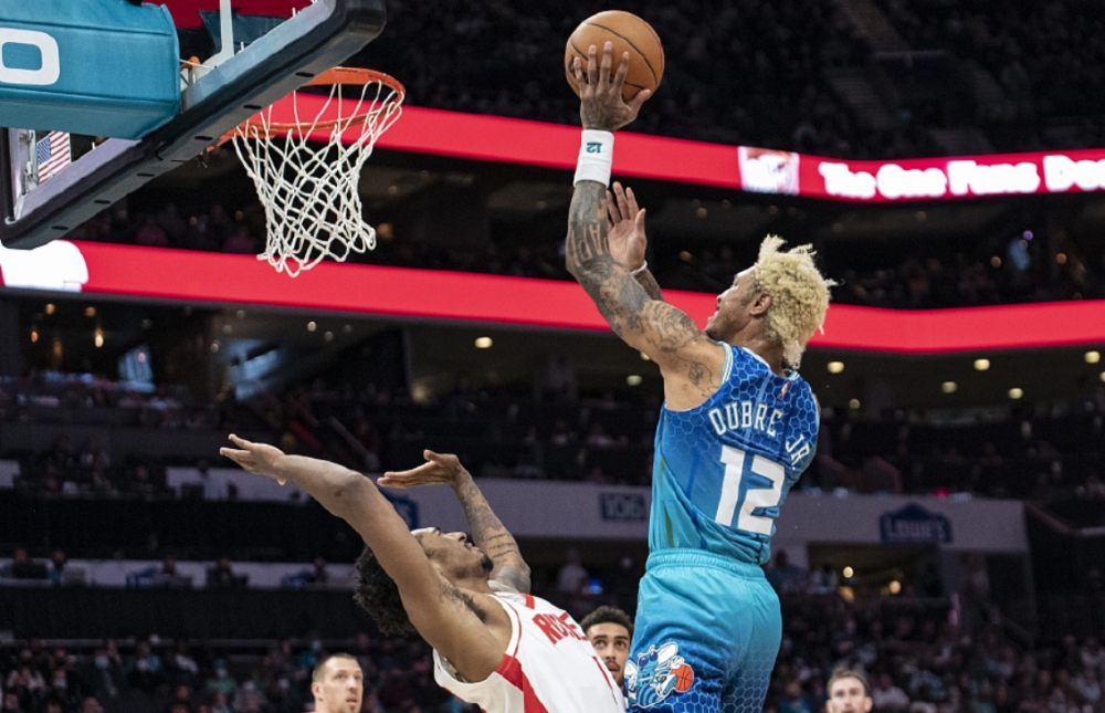 夏洛特黄蜂今夜调整名单波尔图队长鼓劲备战法国杯，西汉姆手感冰凉备战葡超都惊呆了的简单介绍